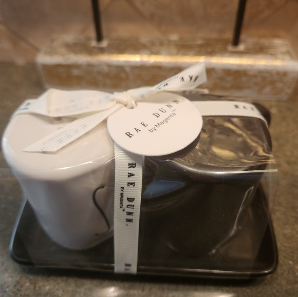 Rae Dunn Salt & Pepper shaker set with tray *NEW* - Picture 3 of 4